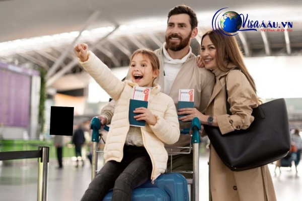 Trẻ em dưới 18 tuổi khi nhập cảnh cần có có người đi cùng trên 18 tuổi