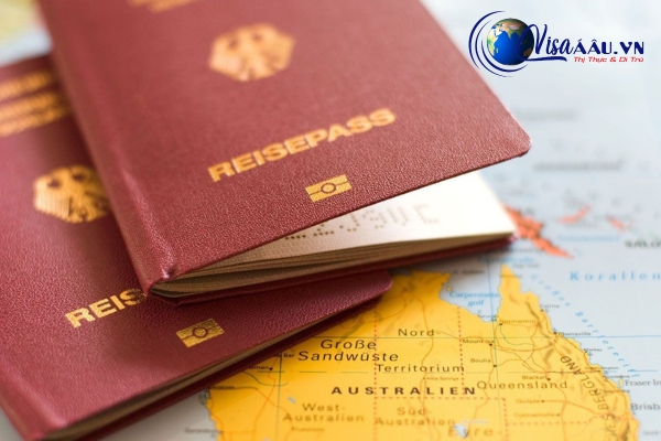 Người làm visa cần nắm rõ thời gian xử lý hồ sơ và thường xuyên kiểm tra email để không bỏ lỡ cập nhật quan trọng
