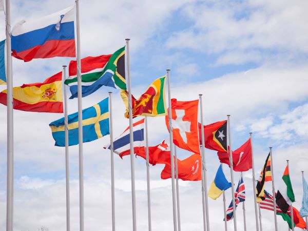 Giải đáp băn khoăn nhập quốc tịch nước nào khó nhất