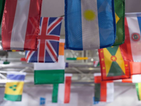 Lý do các quốc gia này lại siết chặt nhập tịch