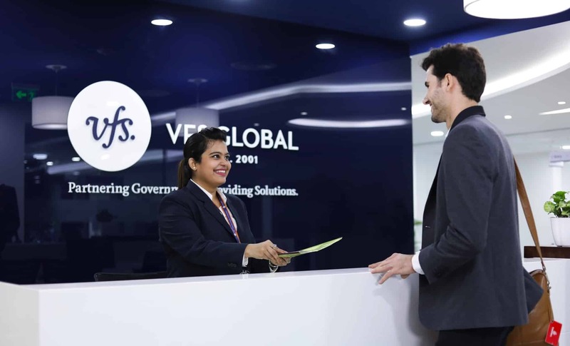 Bạn đến VFS Global gần nhất để nộp hồ sơ xin visa du lịch đi Anh Quốc