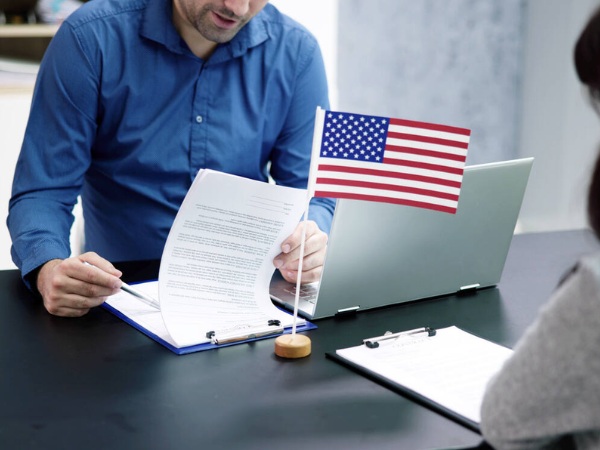 Thực hiện khiếu nại quyết định hủy visa nếu cảm thấy lý do không hợp lý